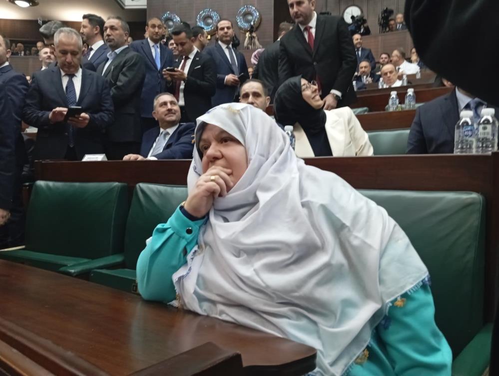 Kıyafetiylegundemolmustuerdoganındavetiyleakpartigruptoplantısınakatıldı