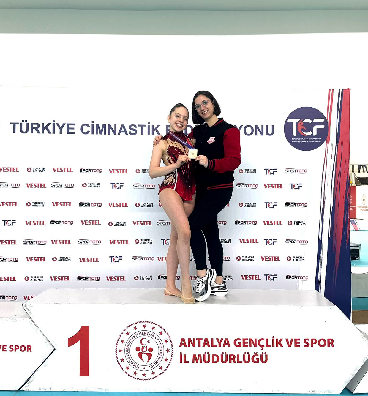 Muratpasacimnastikteadinialtinharflerleyazdirdi