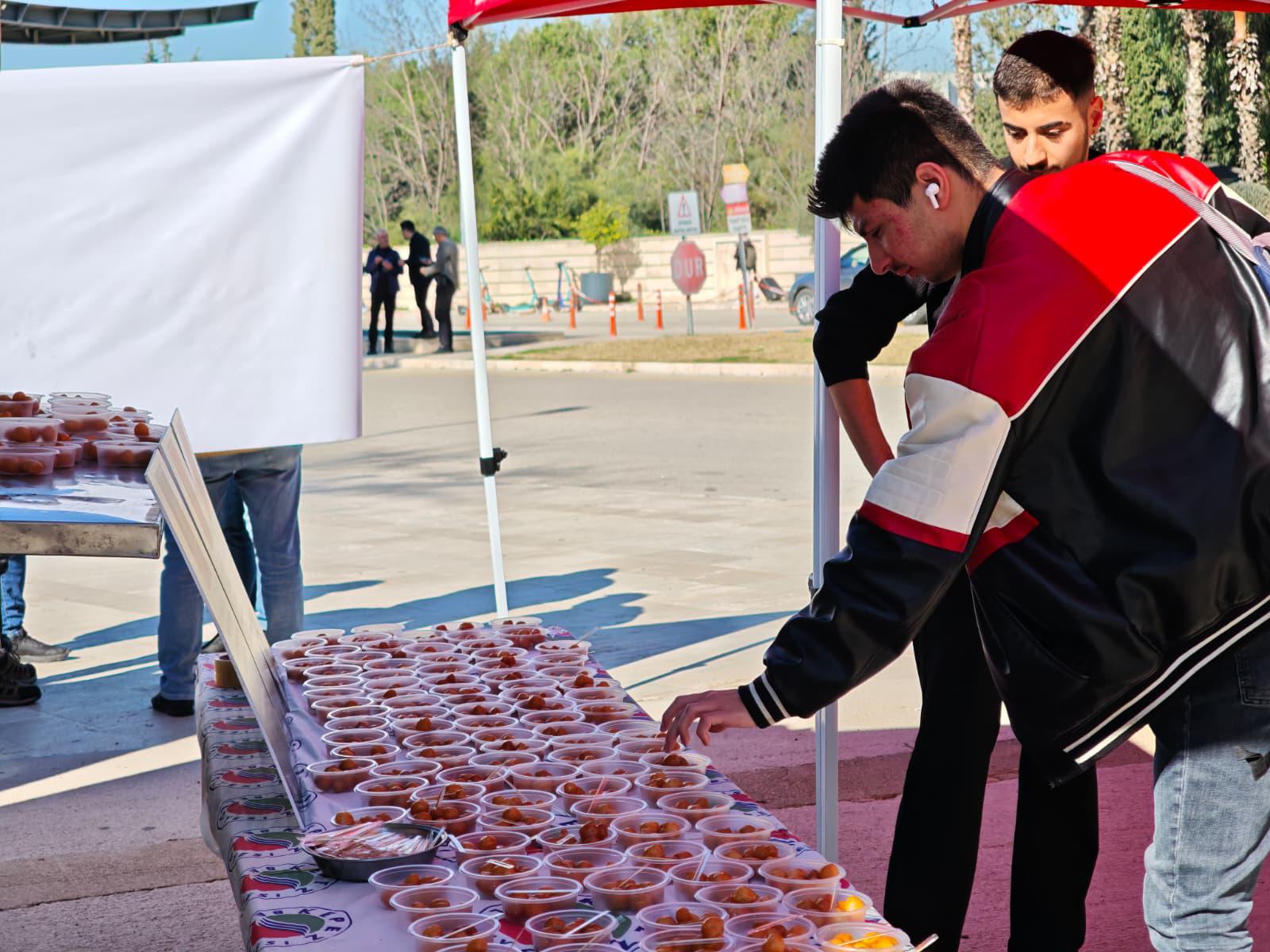 Ogrencileranisinalokmadagitildi