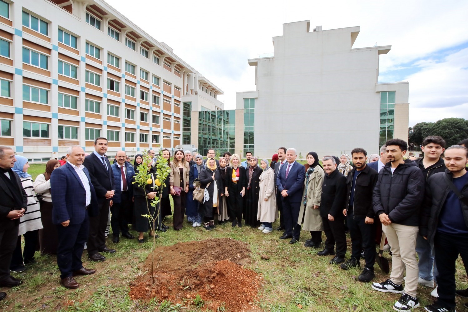 Rektorozkanilahiyatfakultesindefidandikti-3