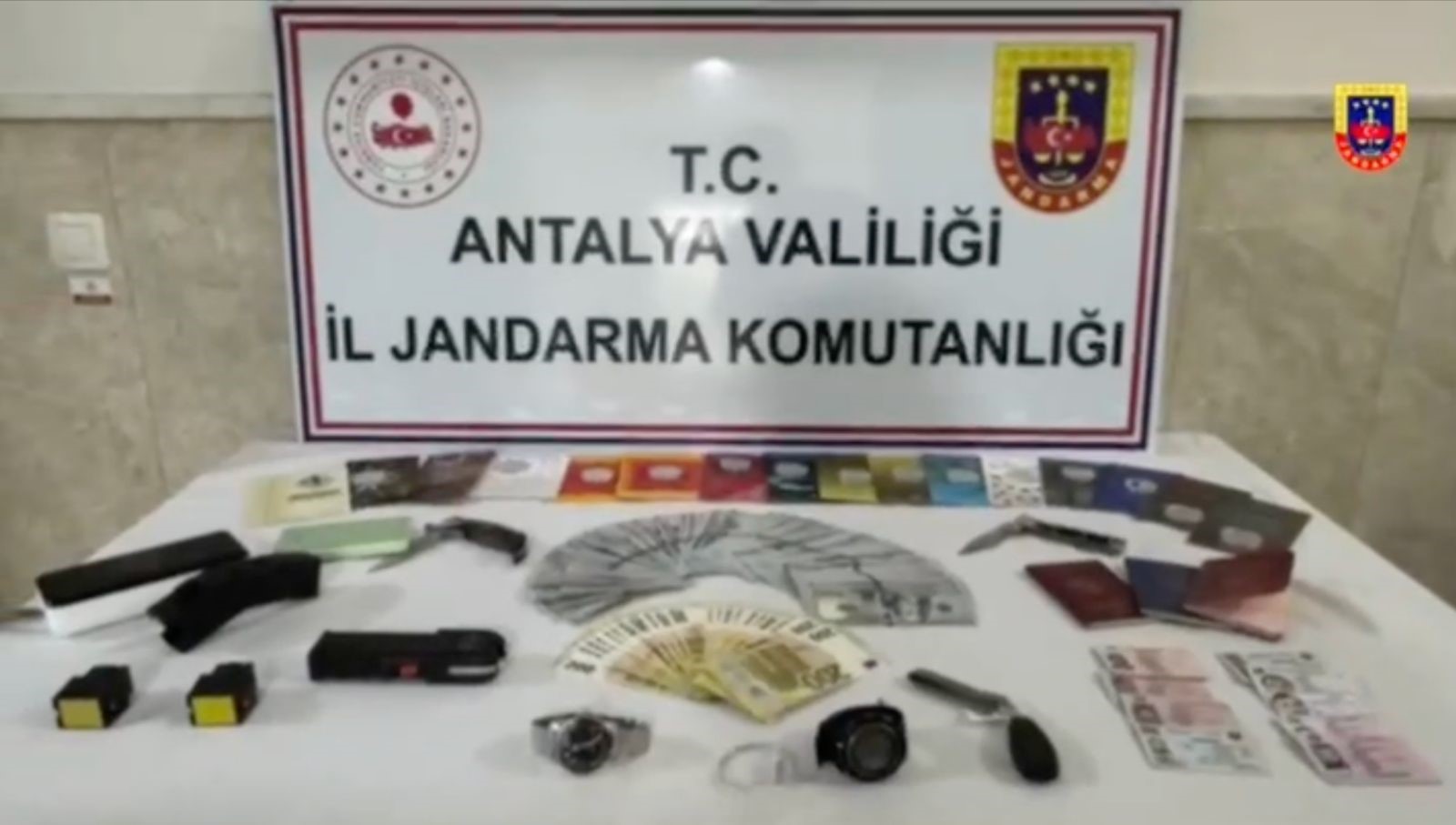 Silahligaspa4Tutuklamaoperasyonanlaripaylasildi