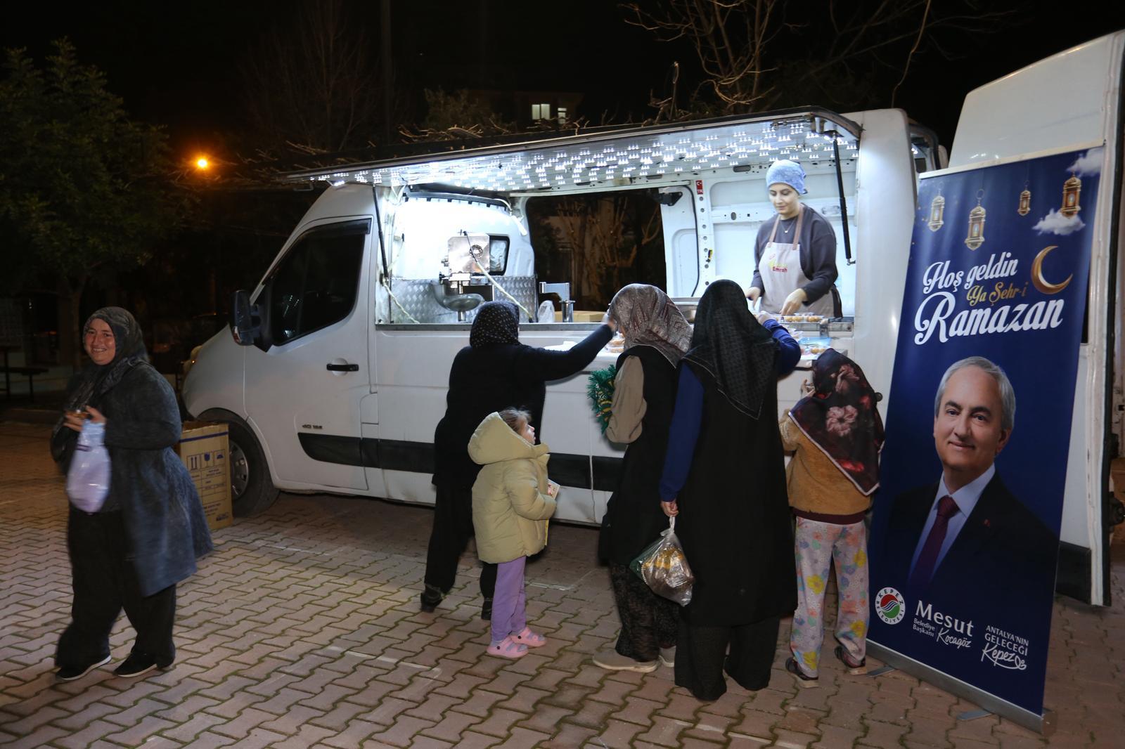 Vatandaslarsofralardabulusuyor