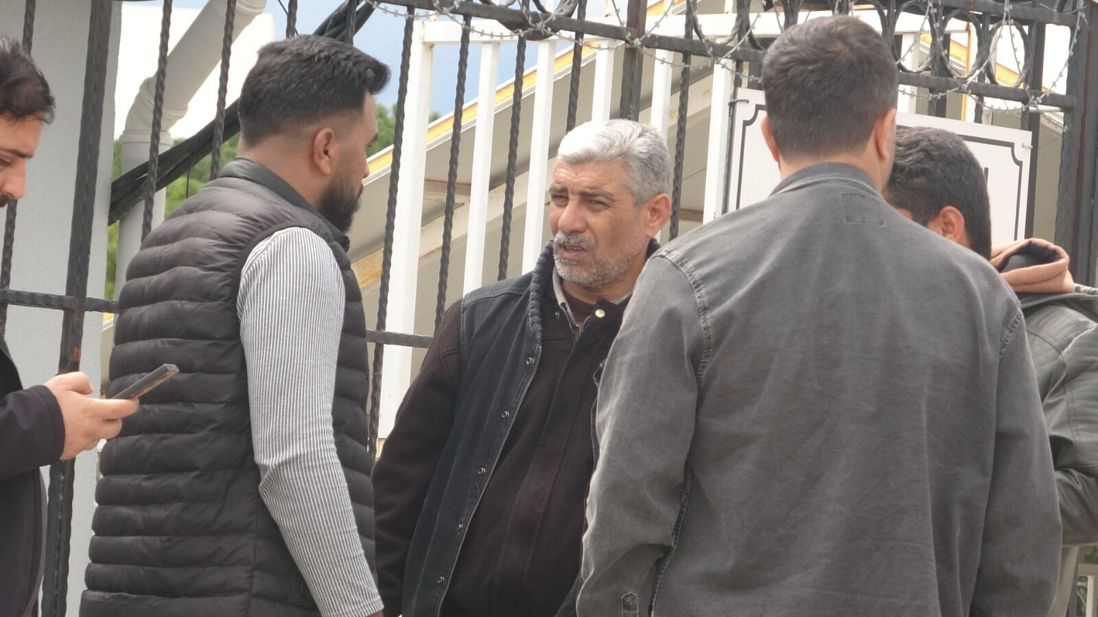 Anneve5Cocugununolduguyangindaacidetayyarinbayramerkenyatalim