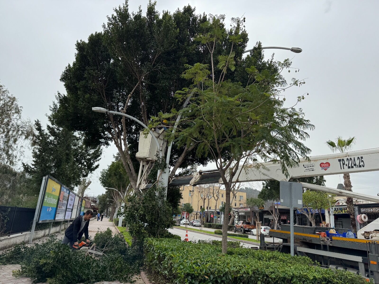 Antalyabuyuksehirbelediyesiekipleri