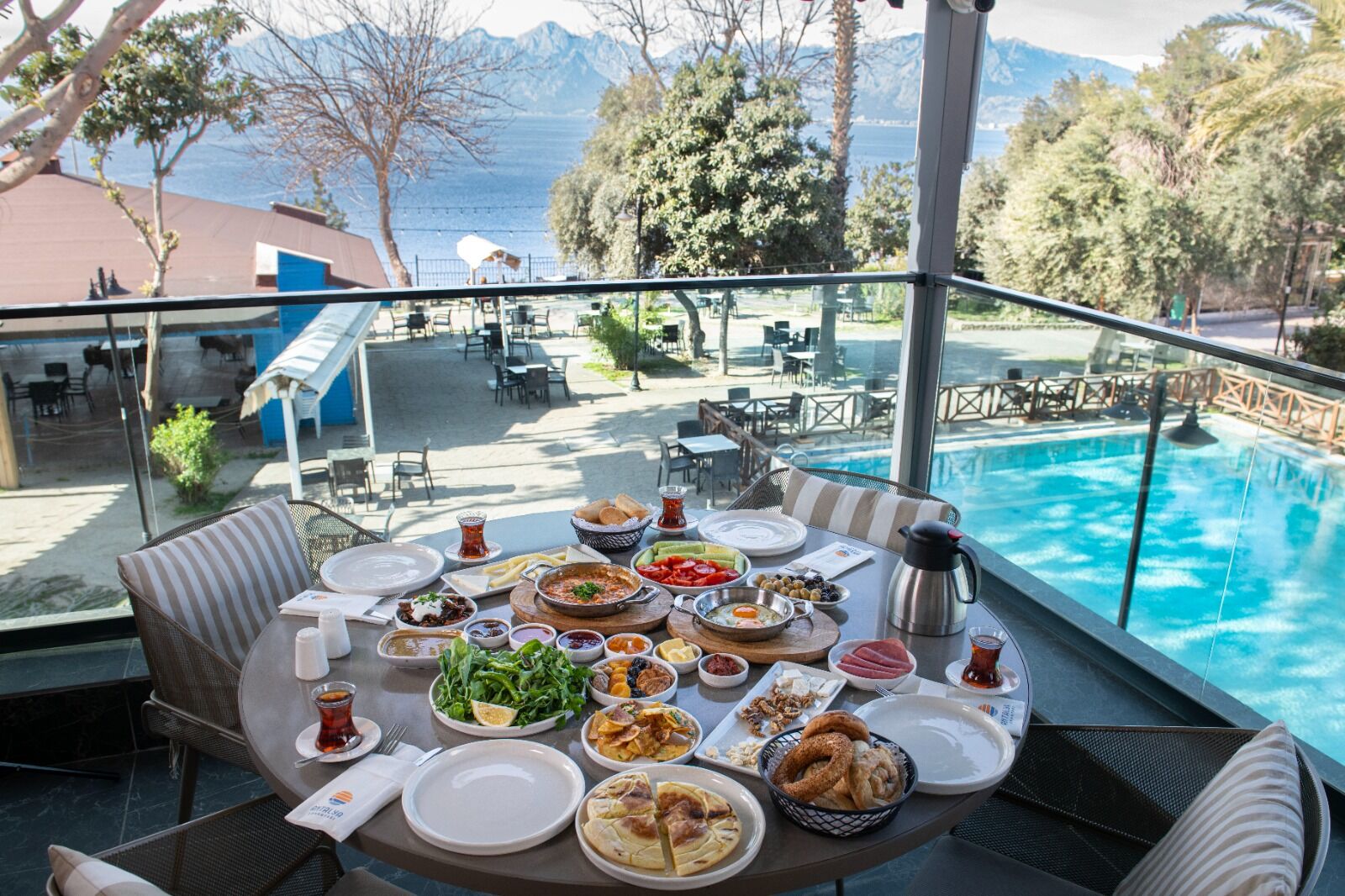 Antalyadateneffusparkvekafelerbayraminikincigunundeaciliyor