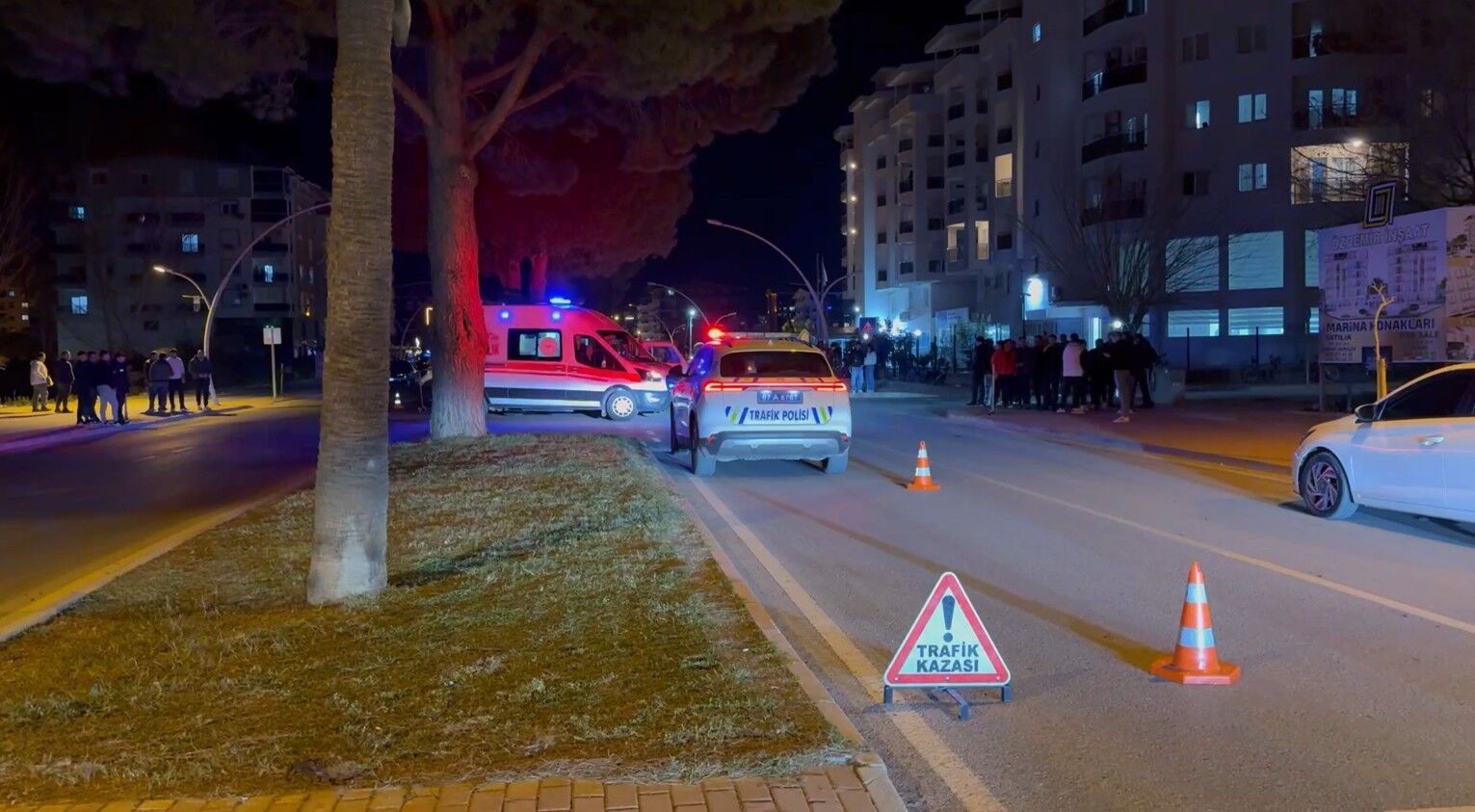 Antalyagazipasadamotosikletilekamyonetcarpisti1Yarali