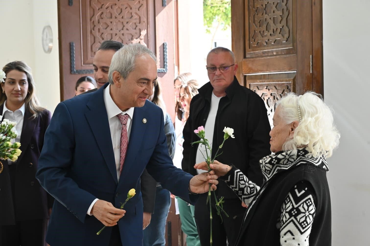 Baskankocagozden8Marttakadincalisanlarakaranfillikutlama