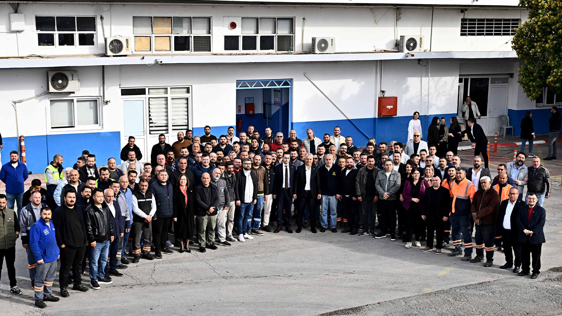 Beleidyecalisanlariylabaskanbulustu