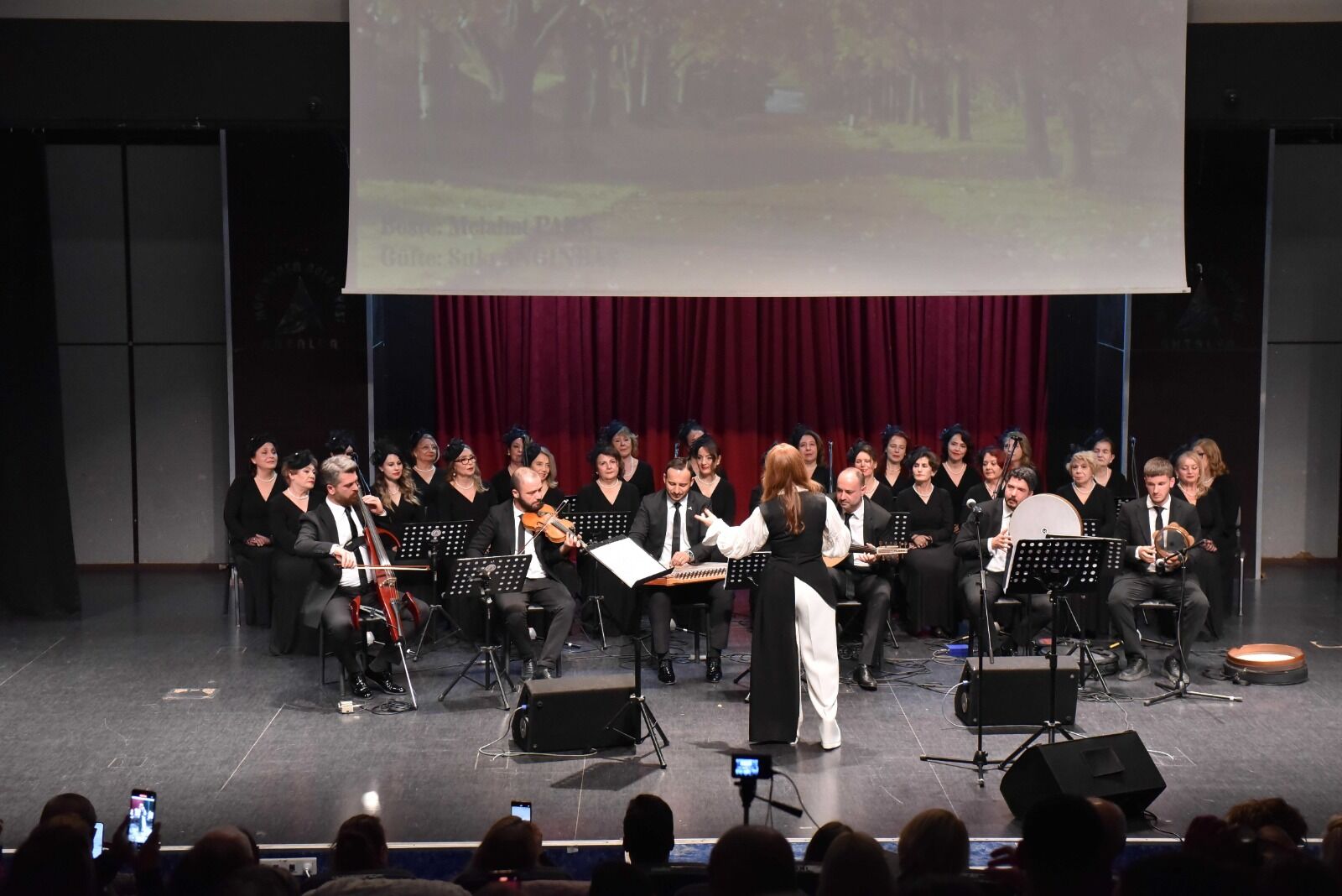 Bestekarlarineserlerimuratpasadayasatildi