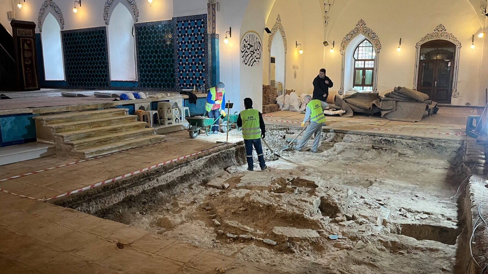 Camideyeraltindasaklikalan600Yillikgizemlihavuzortayacikti