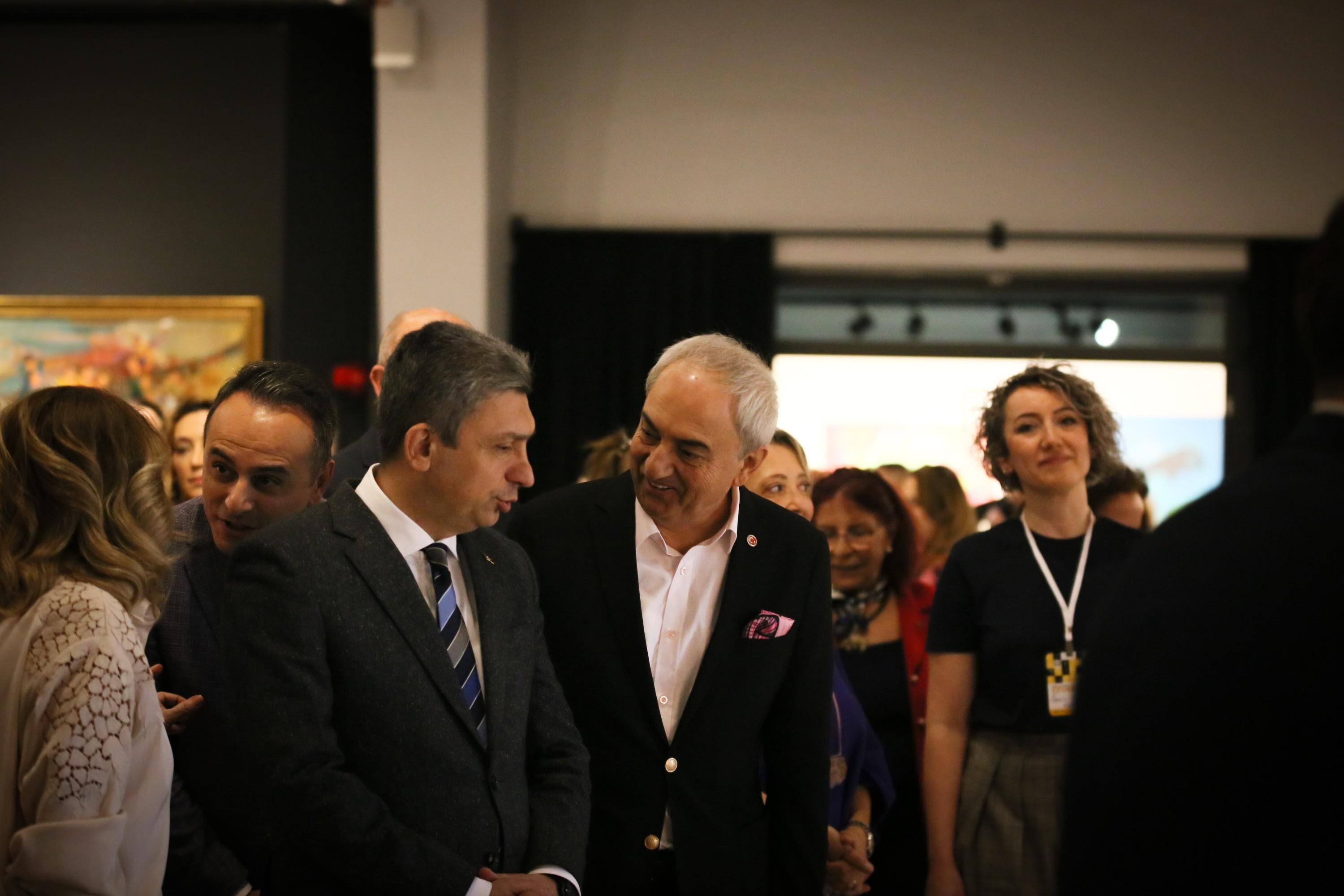 Crossdisiplinlerarasındakadininmerkezindesergisidokumaparktaacildi