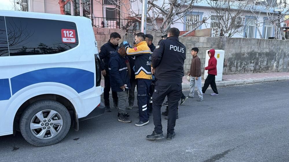 Ikiailesokaktakavga10Gozalti