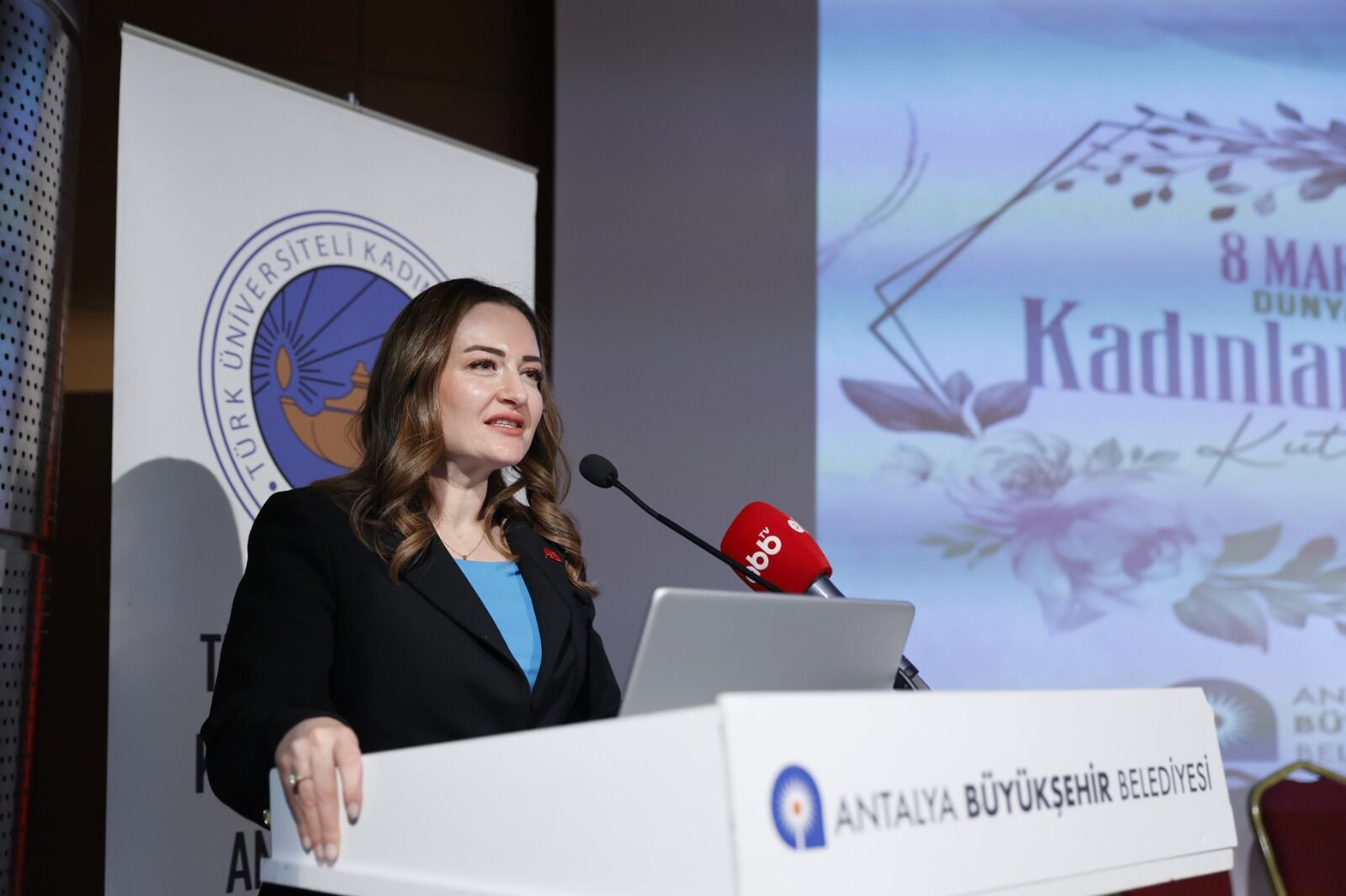 Kadinmuhtarlaresitlikciuygulamalarikonustu