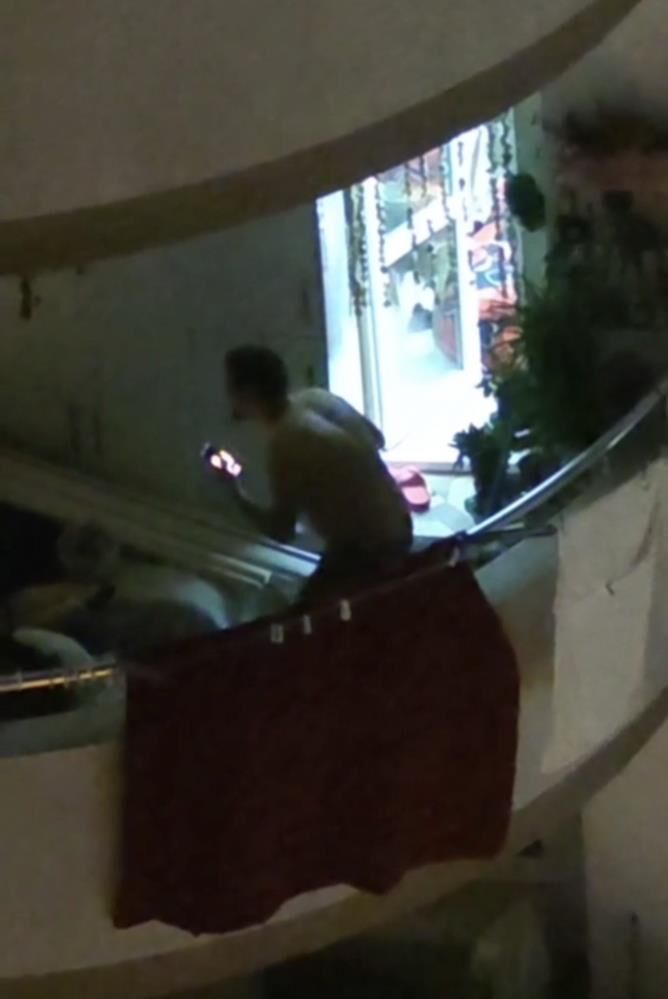 Mahalleliayagakalktiekiplergitsindiyeyakarimdedi