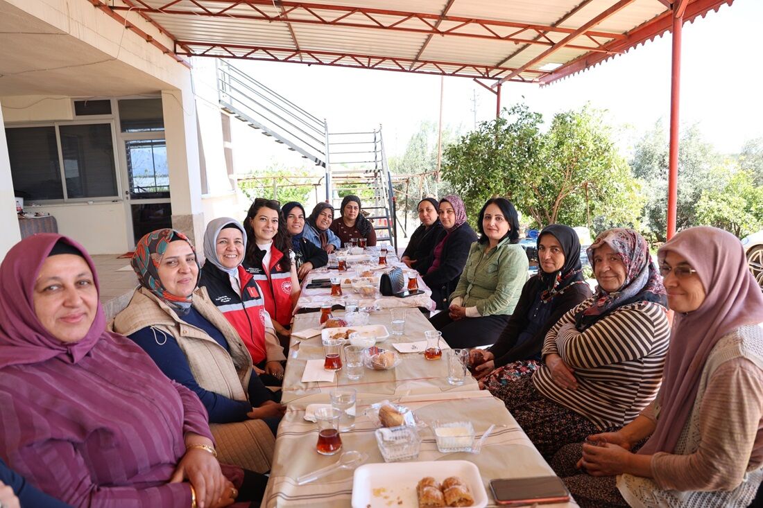 Aksudakadinciftcilerseraziyareti-1