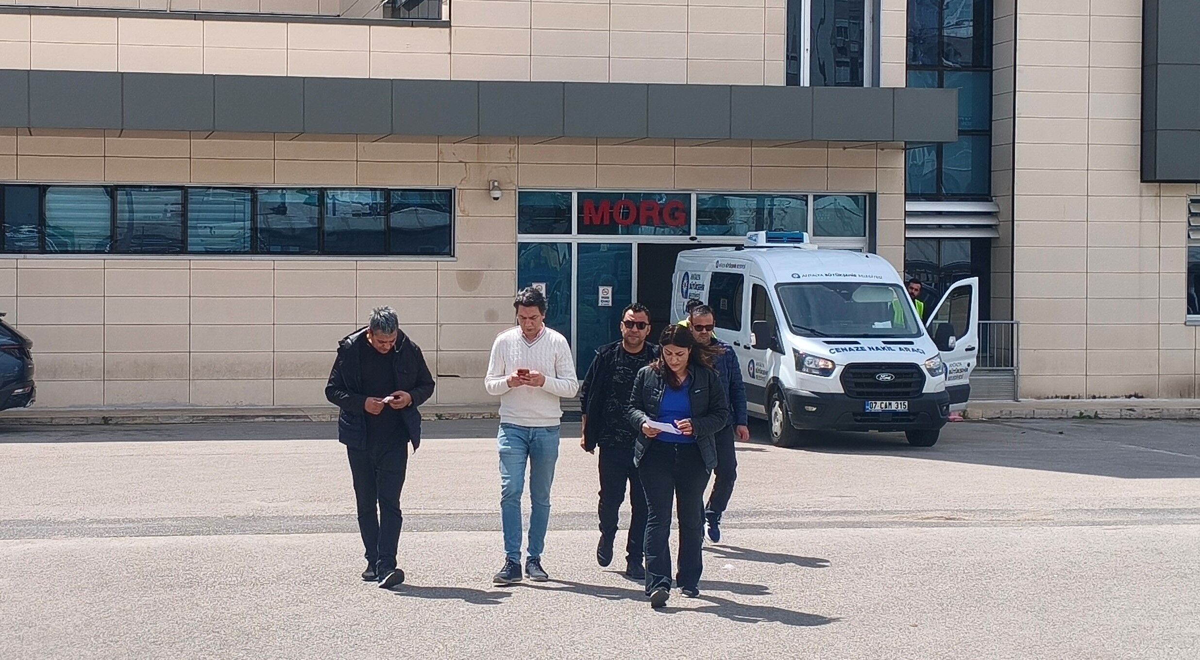 Antalyadaekmekalmayaciktikamyonunaltindakalarakcanverdi-1