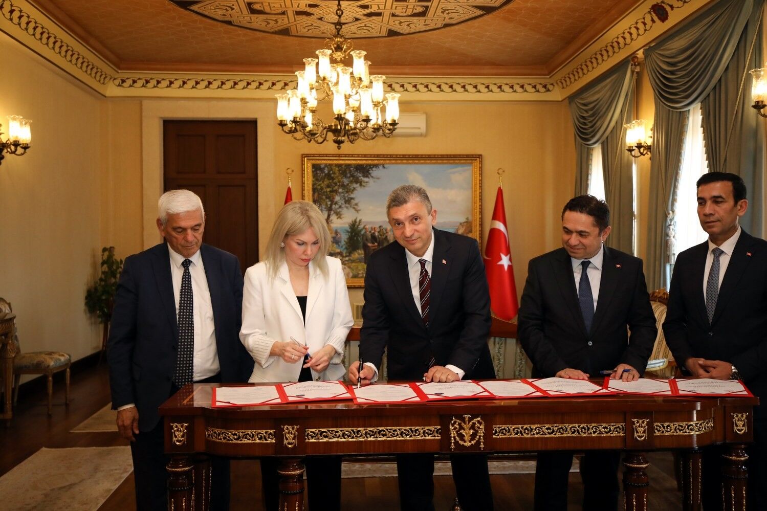 Antalyadamuhtarlaricinakademidonemibasliyor