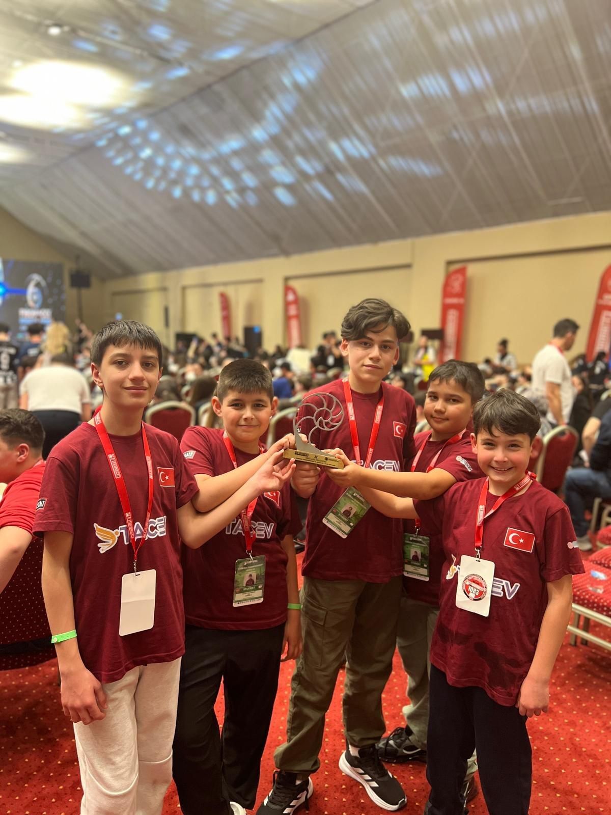 Antalyadanromayauzananbasaritacevrobotiktakimidunyasampiyonasinda