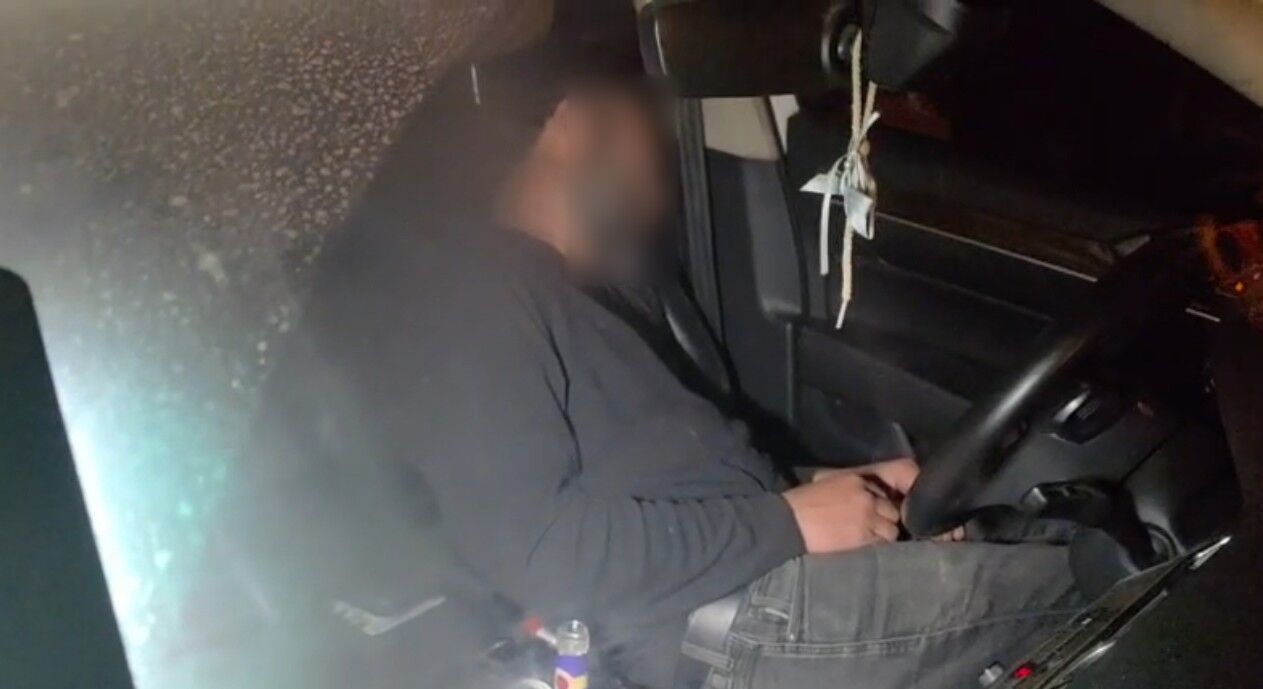 Antalyadaparkhalindekiaractahareketsizbulunansurucupanikyasatti