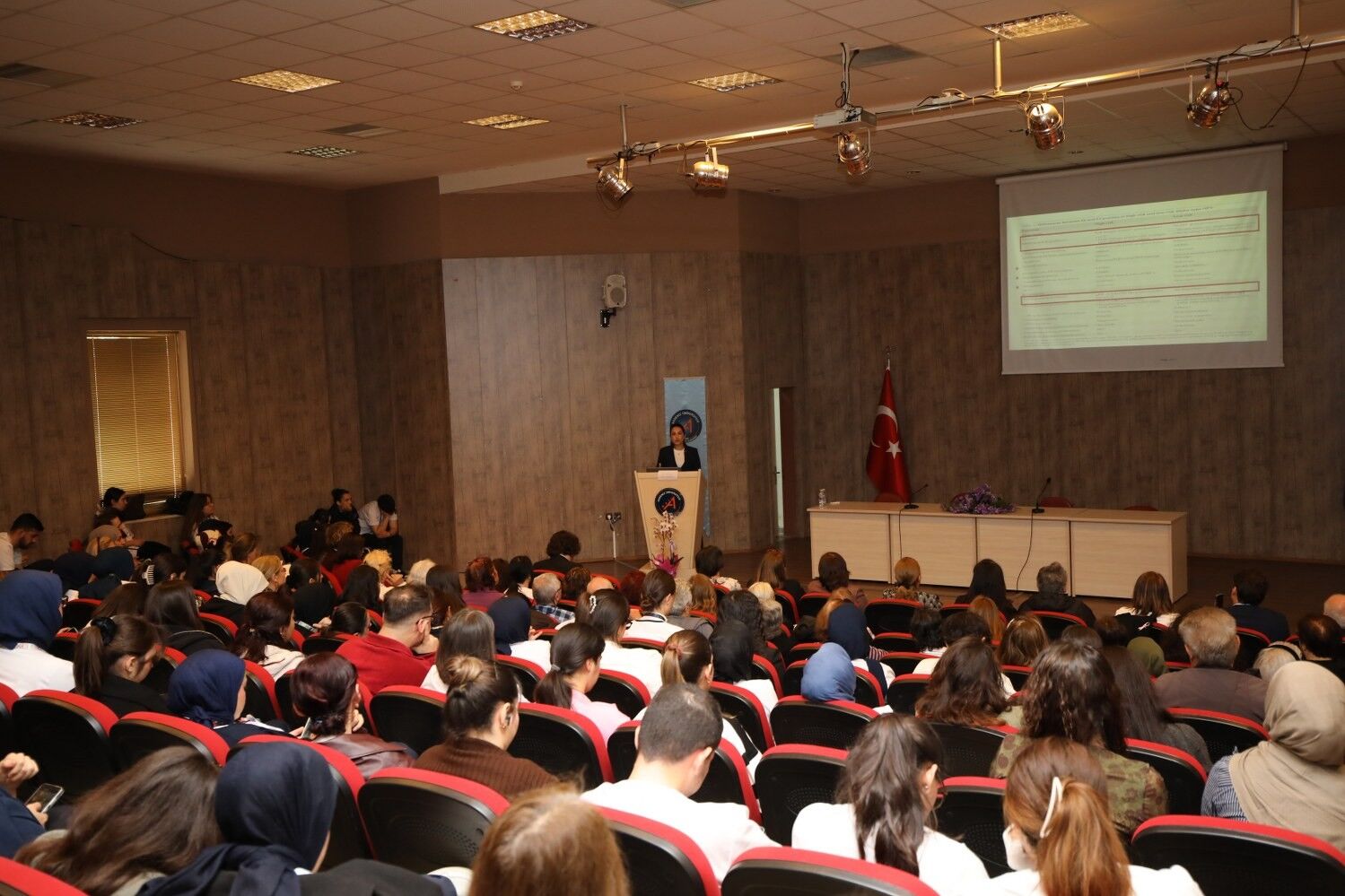 Antalyakanserlemucadeledefarkindalikcagrisiakdenizuniversitesindengeldi