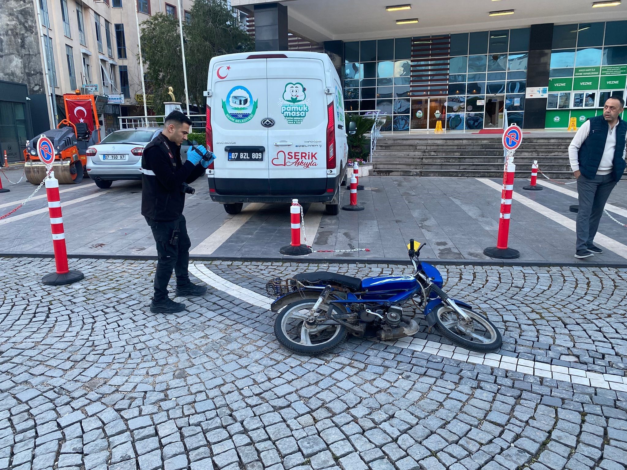 Belediyebinasinasilahlisaldiri