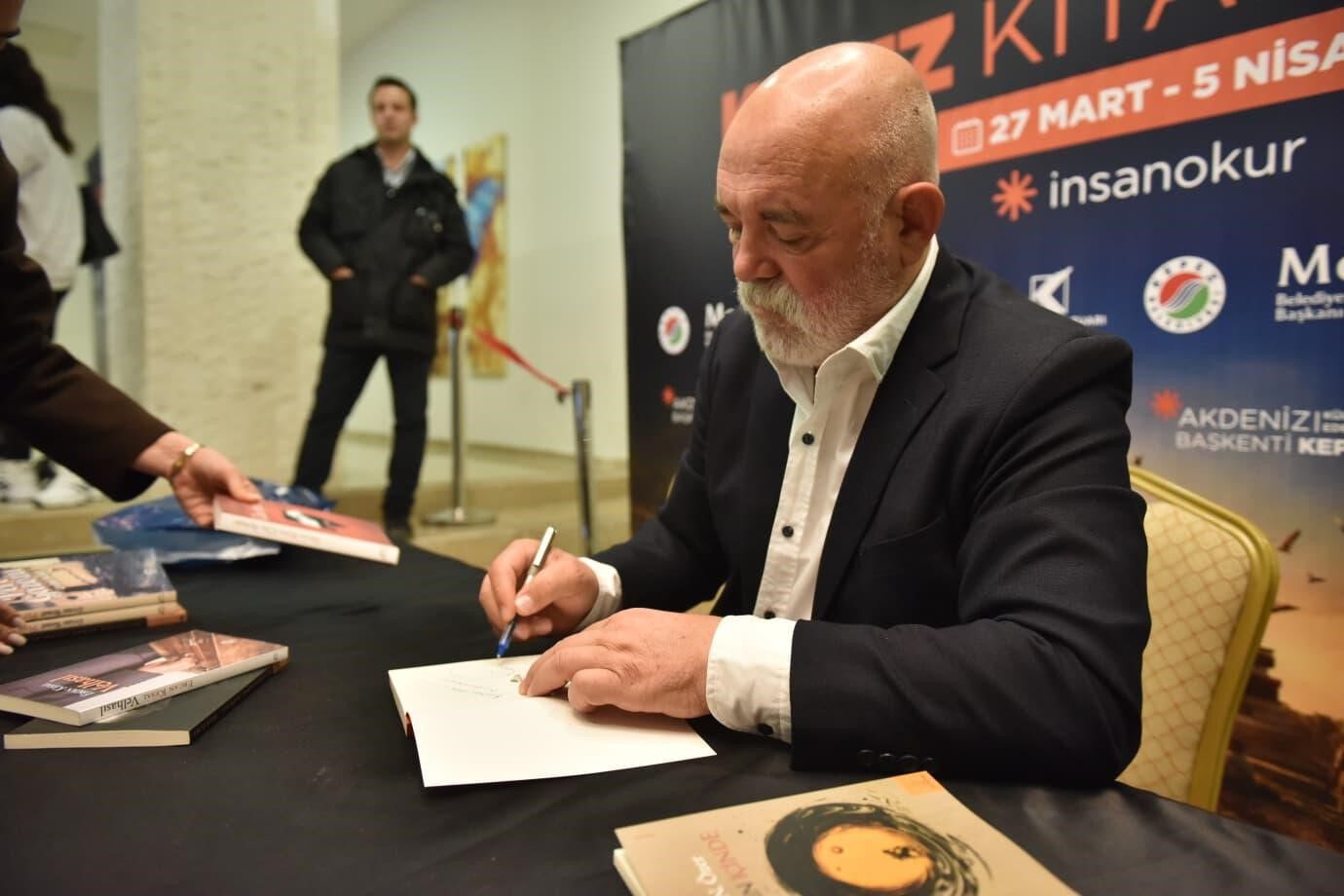 Cukurdizisininyildizismindenantalyaziyaretiercankesalokurlariylabulustu