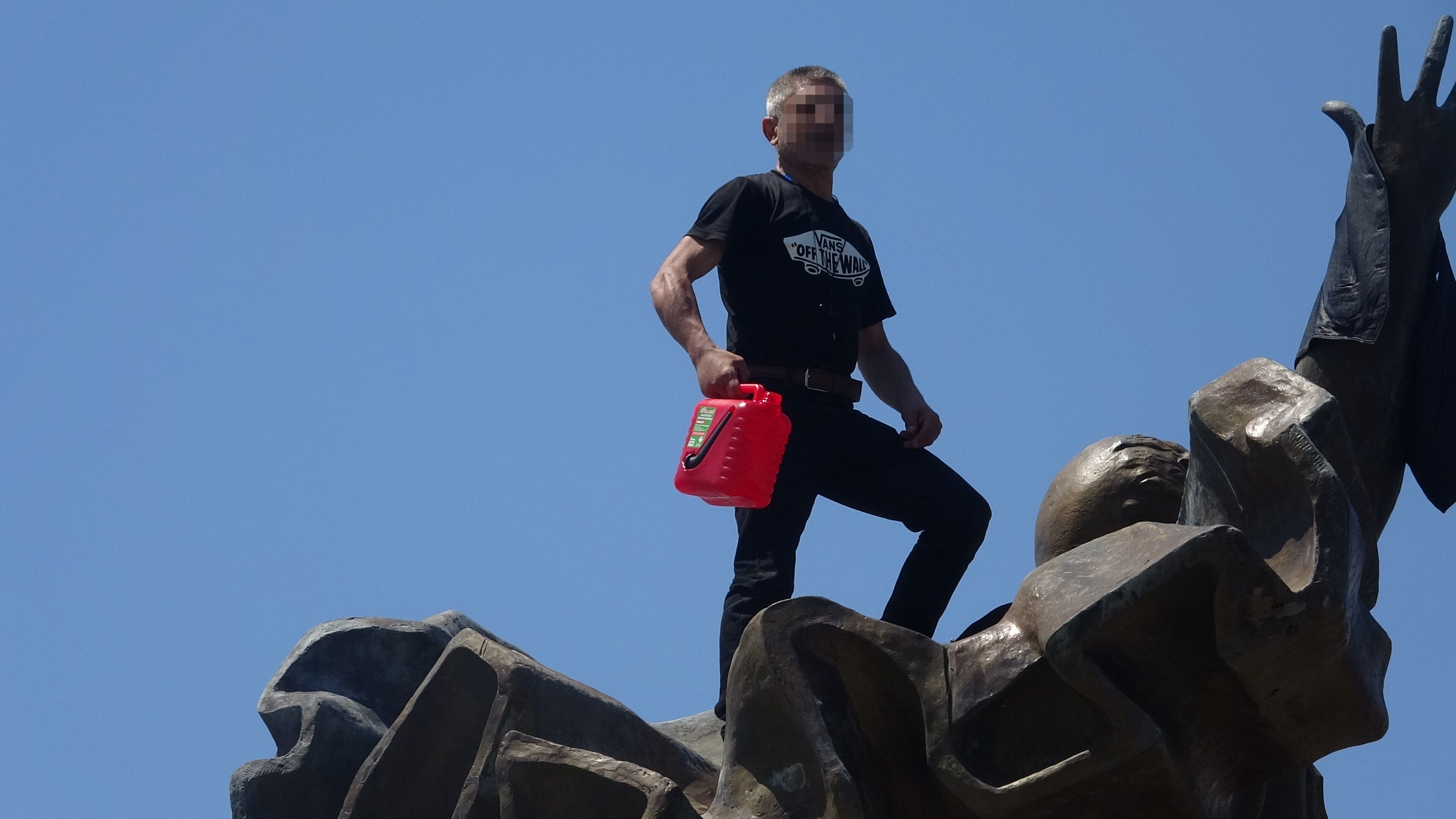 Elindebenzinbidonuylaanitintepesinecikipdansetti