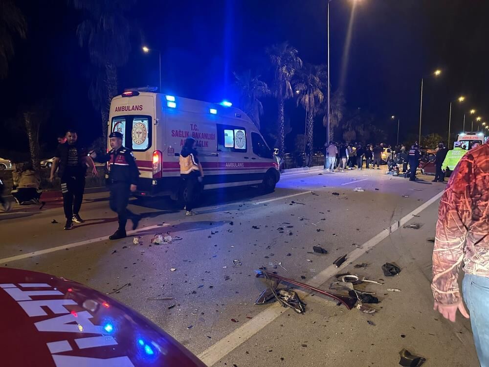 Finikekumlucayolundakaza1Olu5Yarali