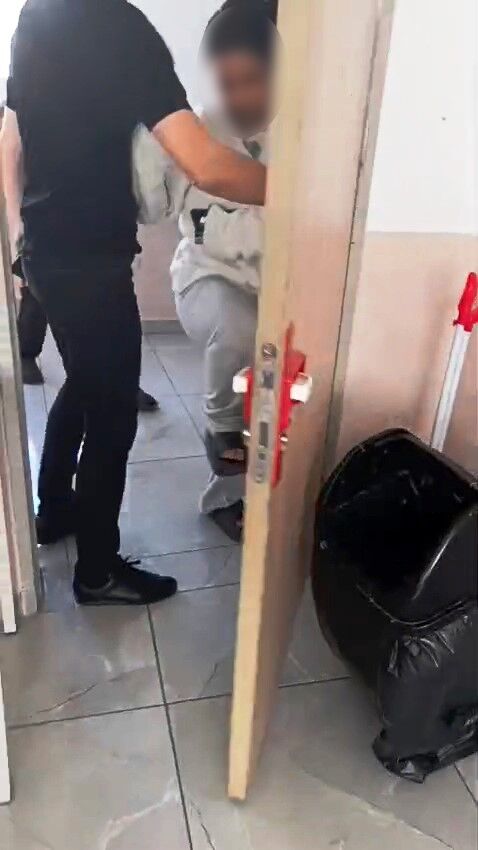 Ilkokuldavelisinifibasarakogretmenesaldrdi