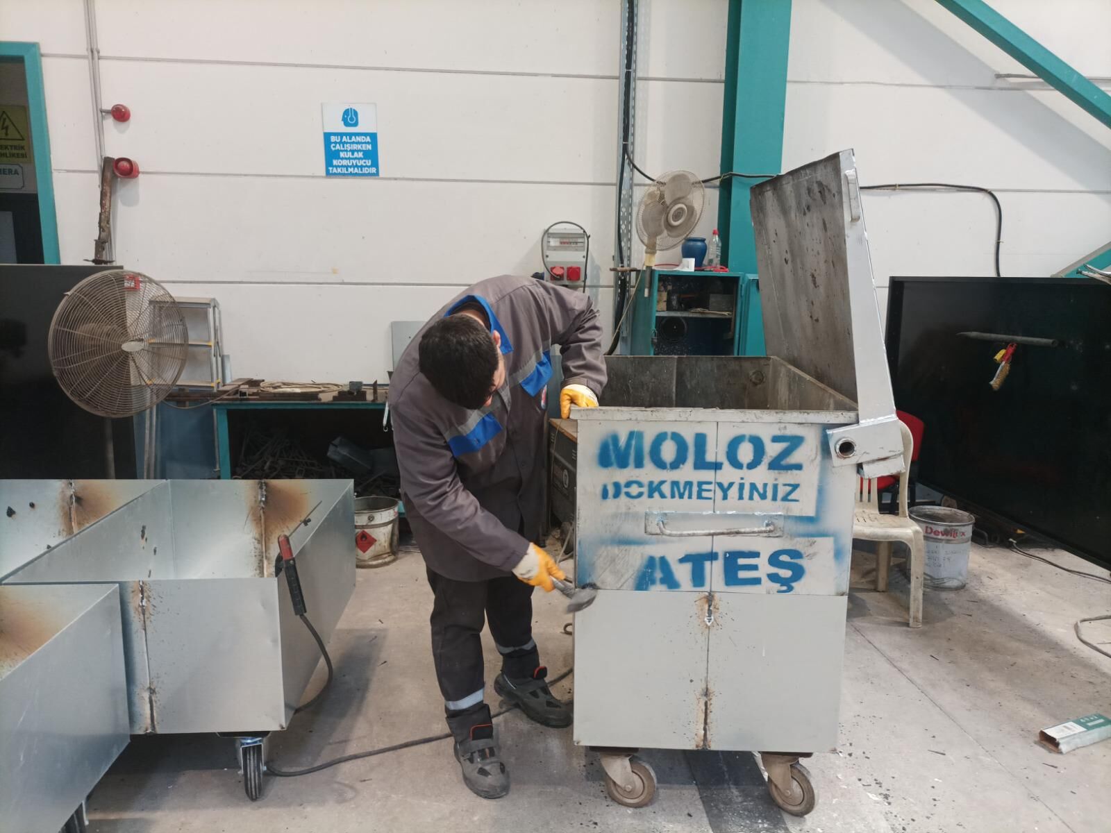 Kepezdebayramhazirligibinlercekonteyneruretildi