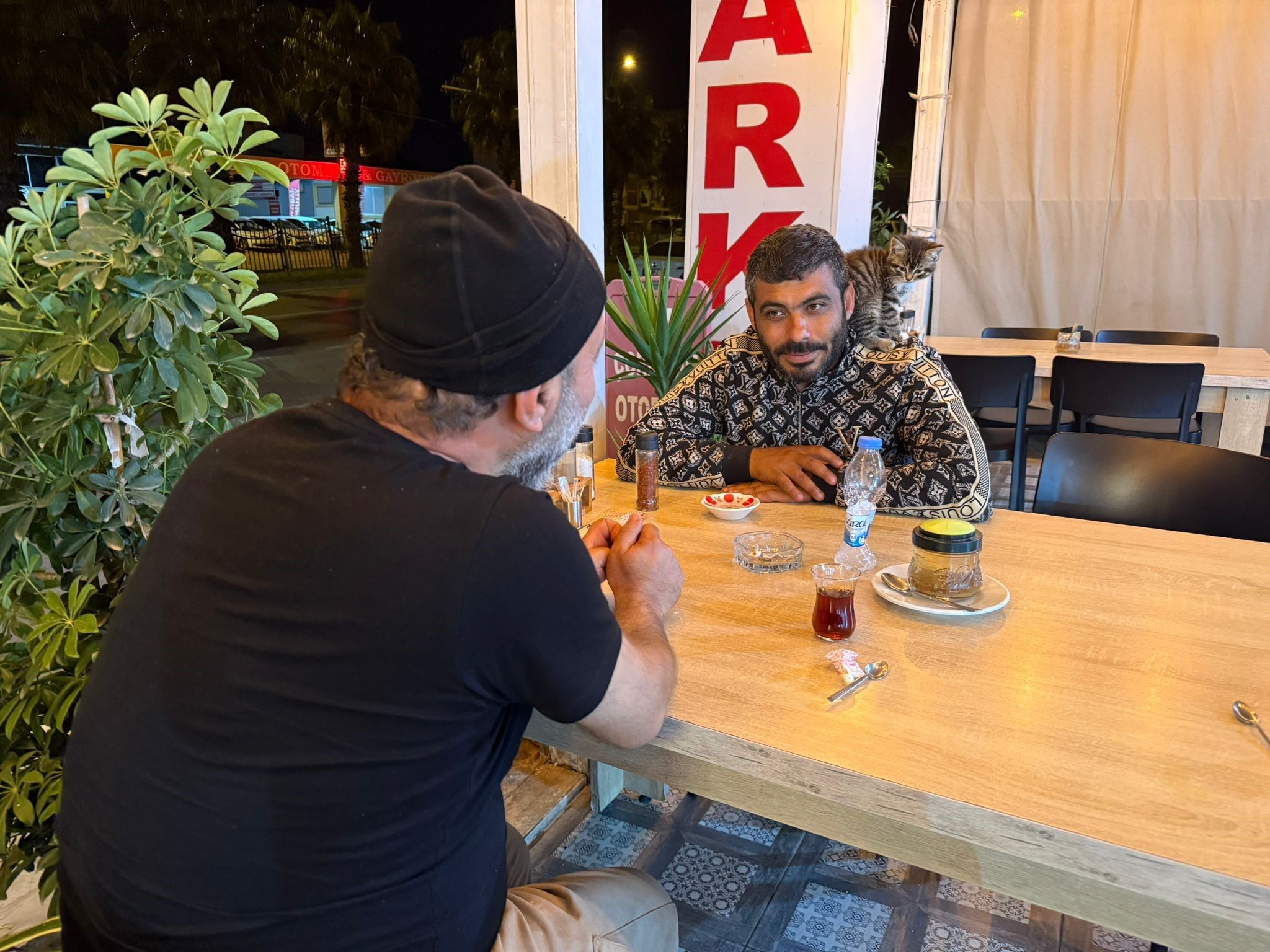 Maddebagimlisiydihayvansevgisiylehayatatutundu