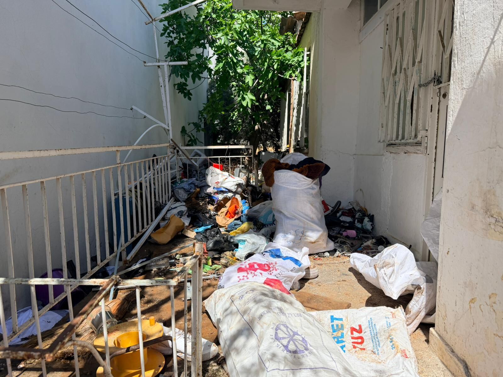 Mahallesakinlerirahatnefesaldievbahcesinden20Kamyoncopcikarildi