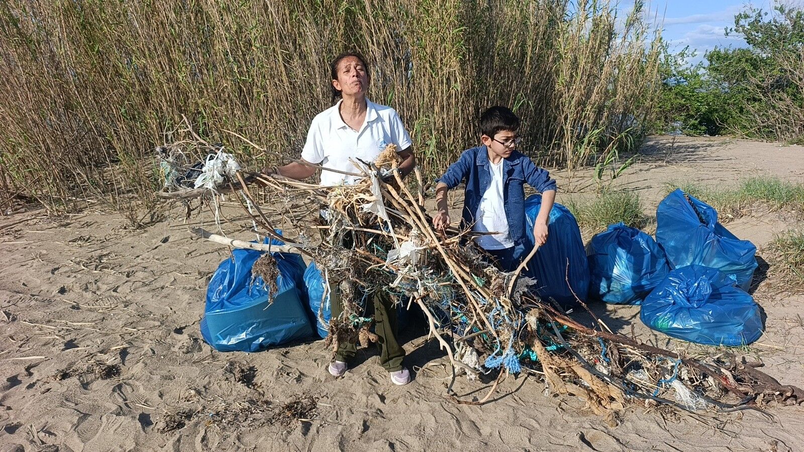 Manavgatsahilindesasirtangoruntu