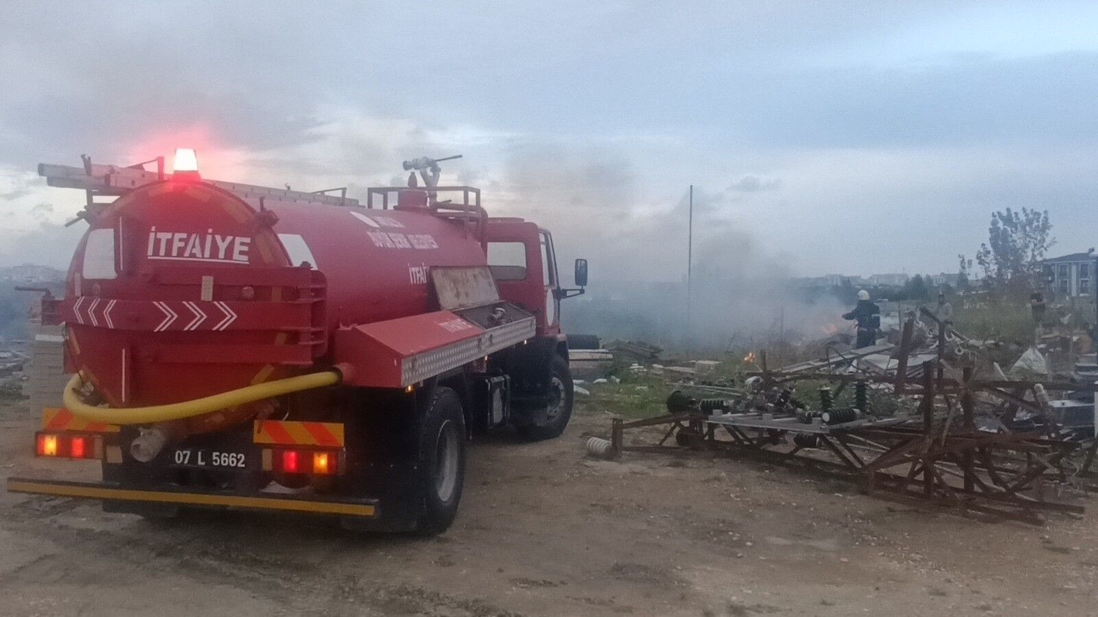 Manavgattainsaatsantiyesindeyanginiscikonteynerikuloldu