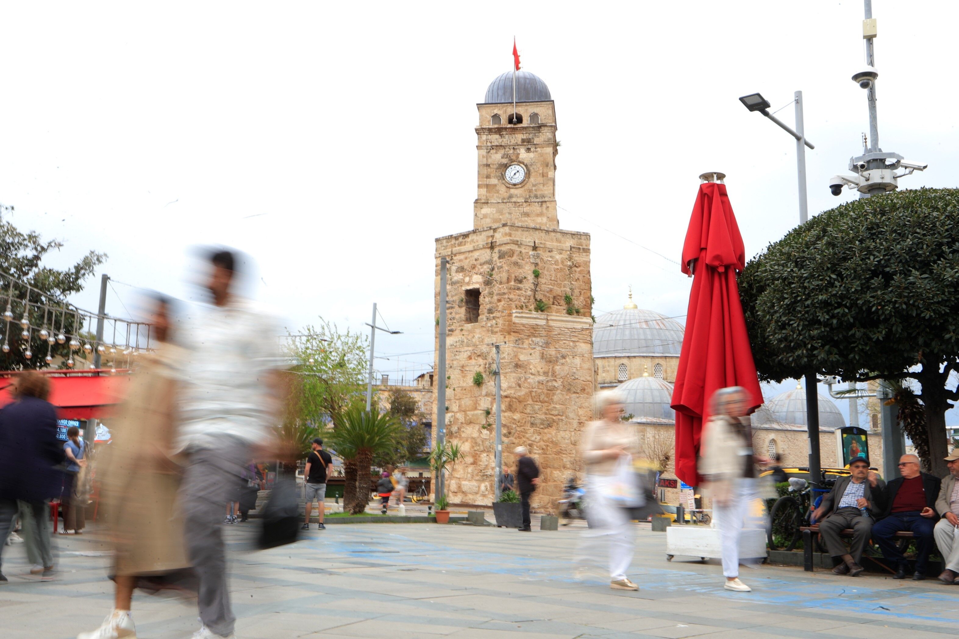 Tarihisaatkulesindezamanyenidendurdu