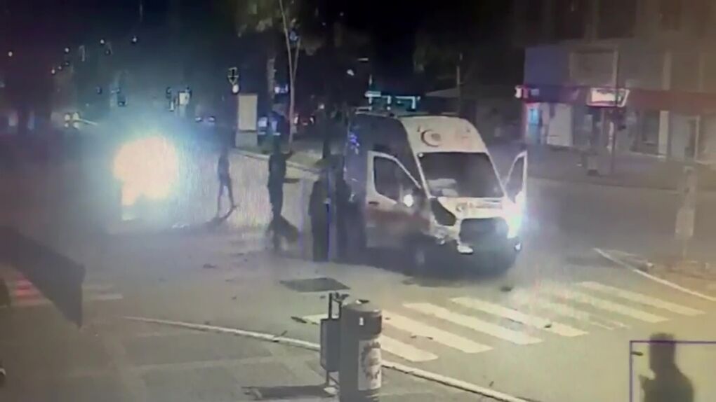 Yaralilarinyardiminakazayakarisanambulansekibikostu