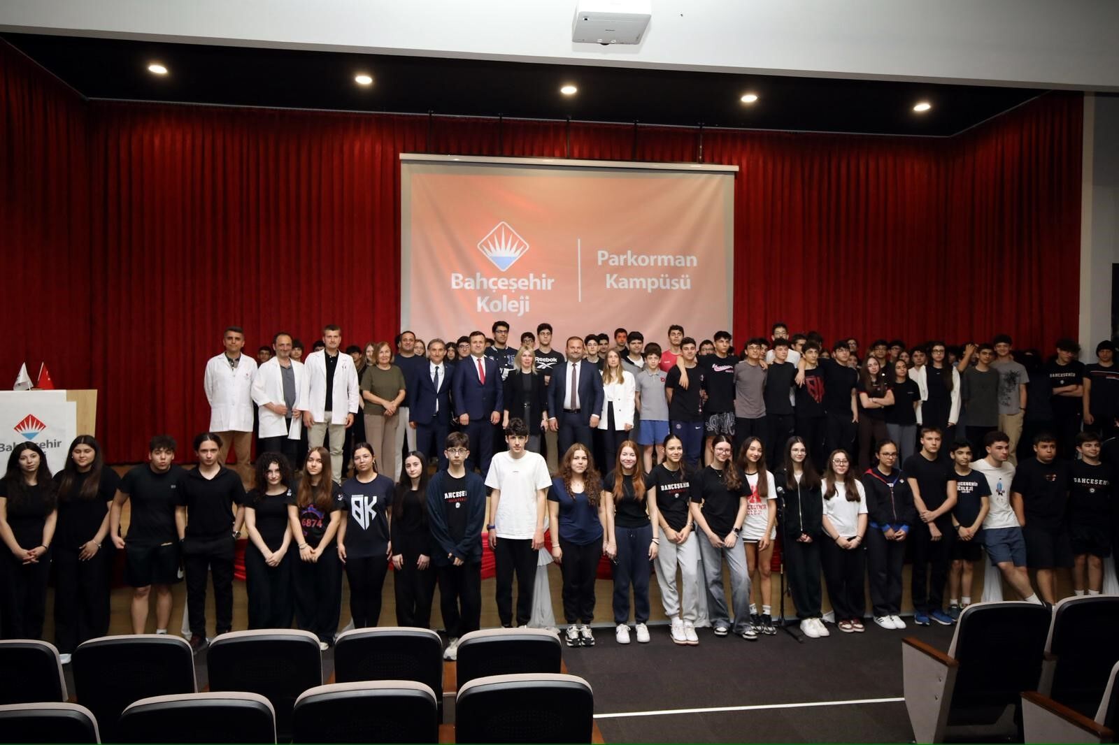 Akdenizuniversitesirektorundendikkatcekensozlerbasarisininsirri