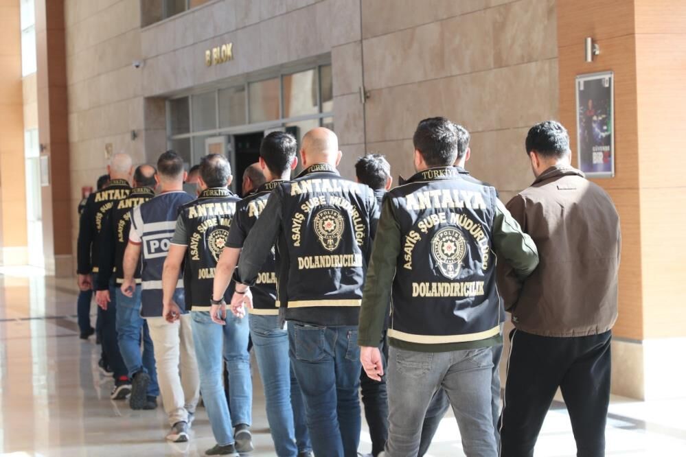 Antalyadakendileriniemniyetmıuduruolaraktanittilar