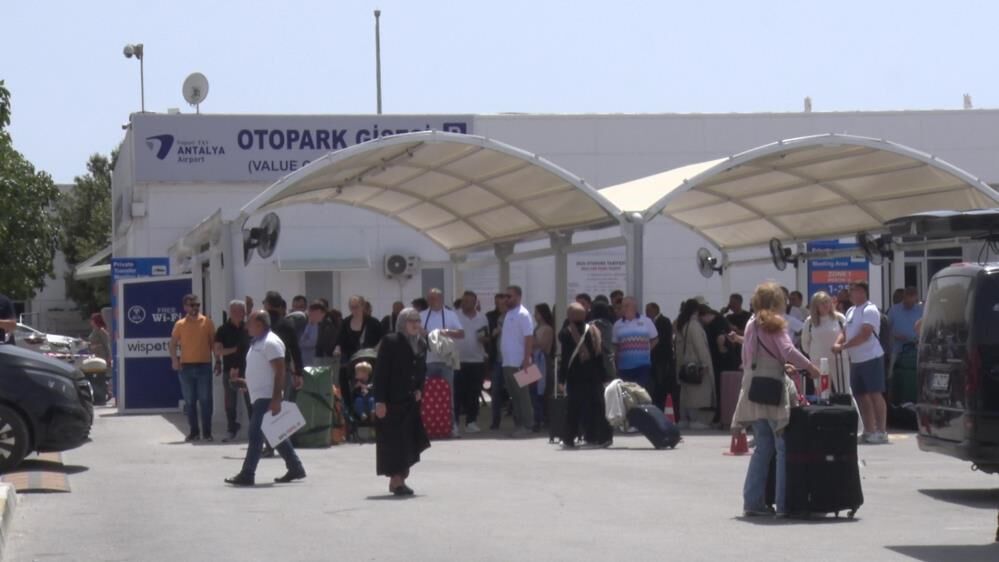 Antalyahavalimanindagiriskapatilditepkiartti