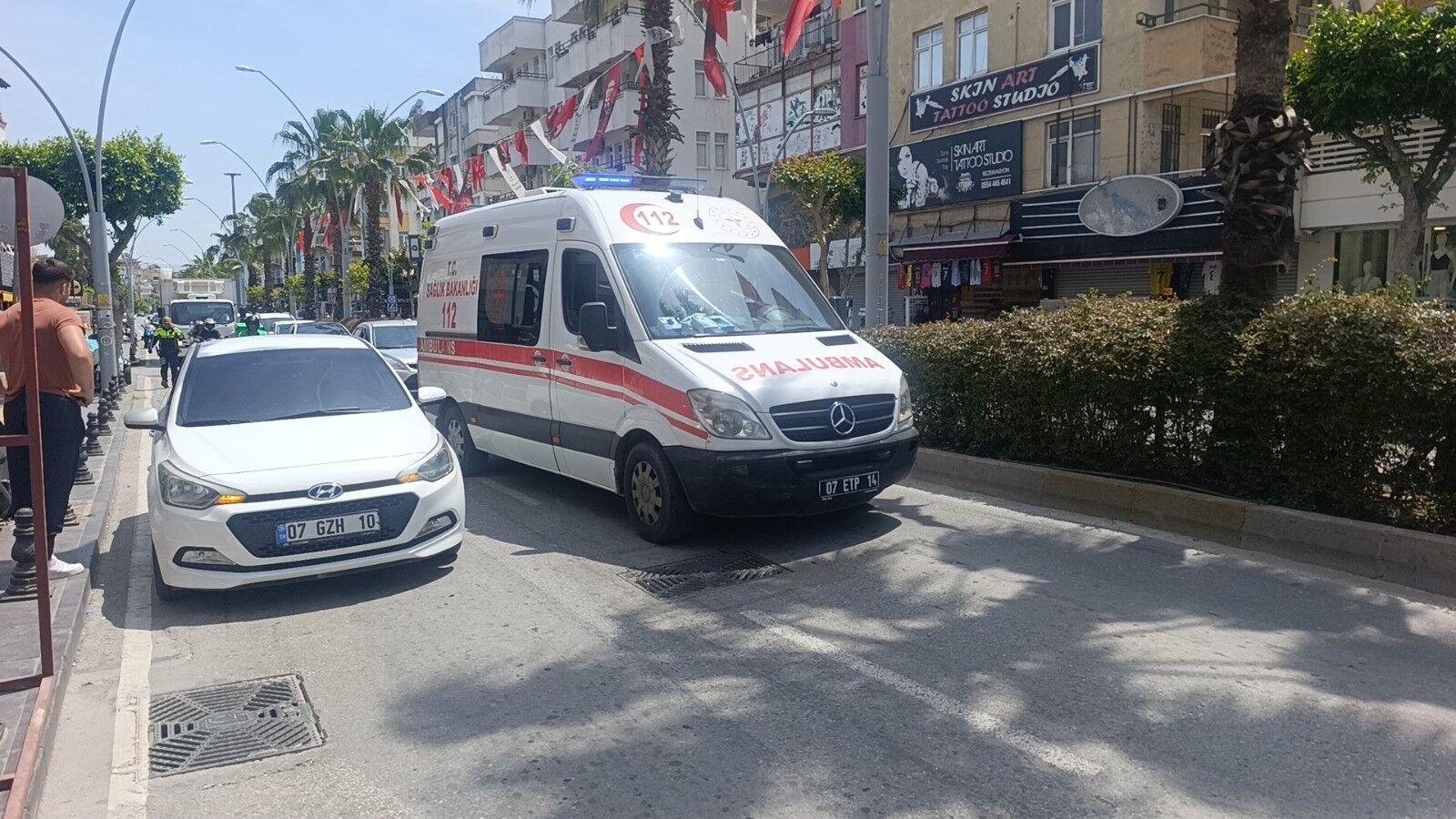 Fecikazaturistinayagiotomobilaltindakaldi