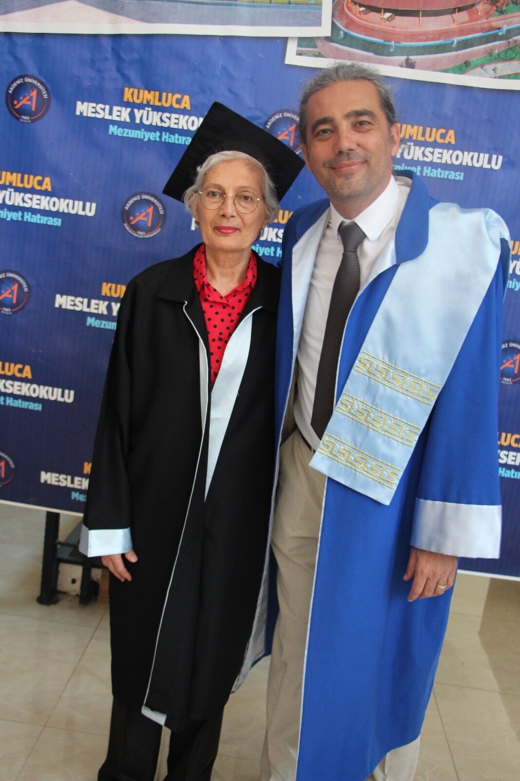 Kumlucadaturkiye611Incisi Oldu70Yasindakepattidiplomasiniprofesorogluverdi