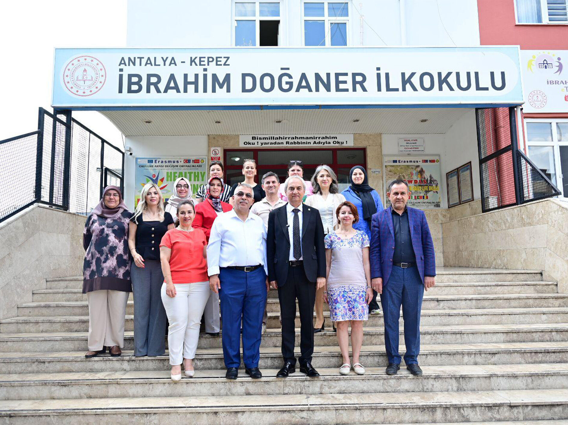 Ogrencilerdonusturdubelediyebaskanidestekverdi