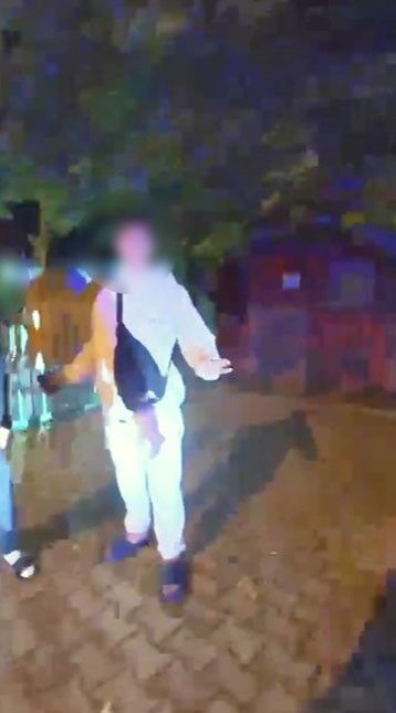 Polisigorunceyereattiyakakamerasinayakalandi