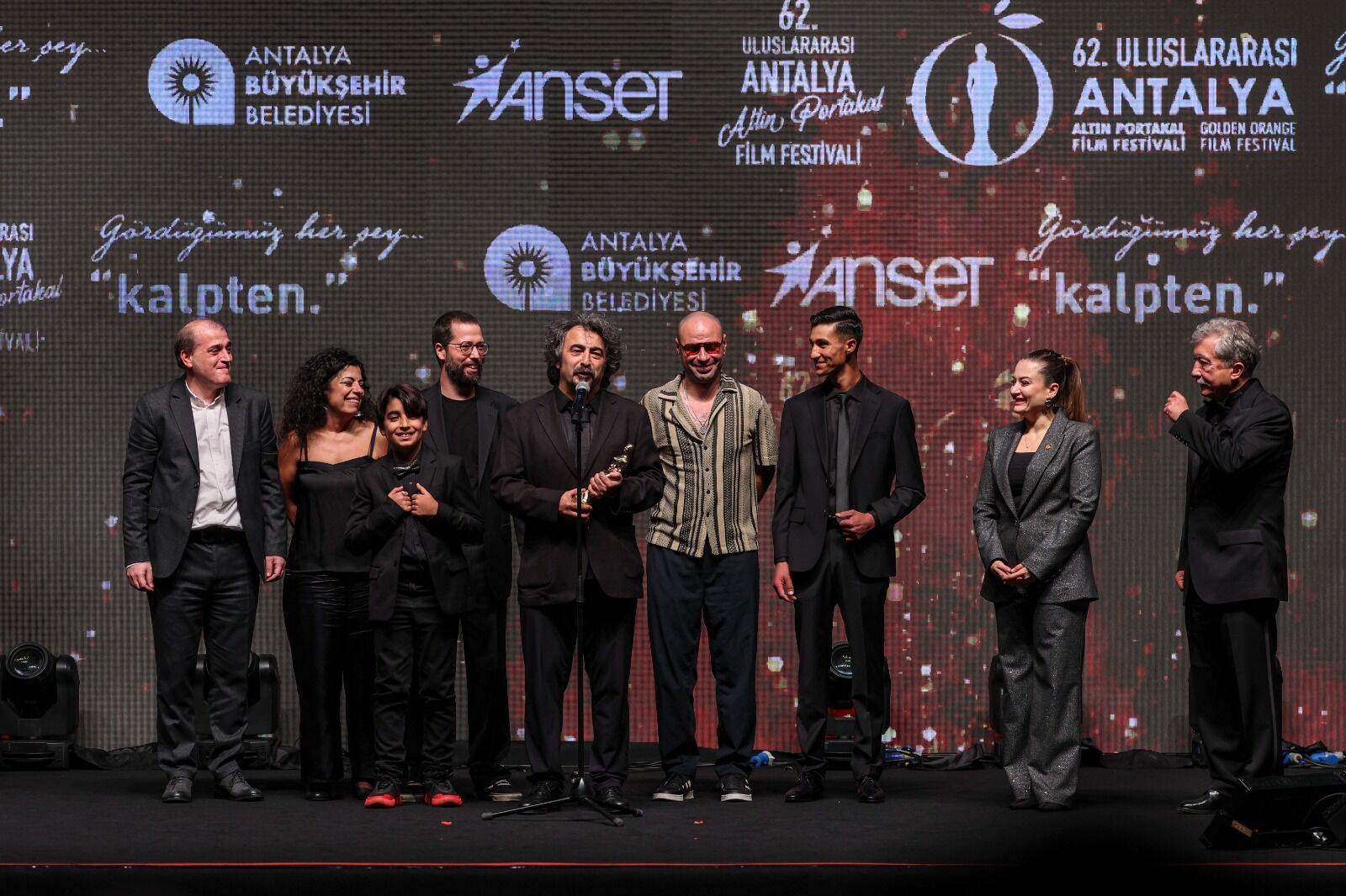 Altinportakaltarihibellioldusinemasehregeridonuyor