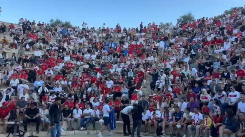 Antiphellosantiktiyatrosundafutbolcoskusutarihvesporbirarada