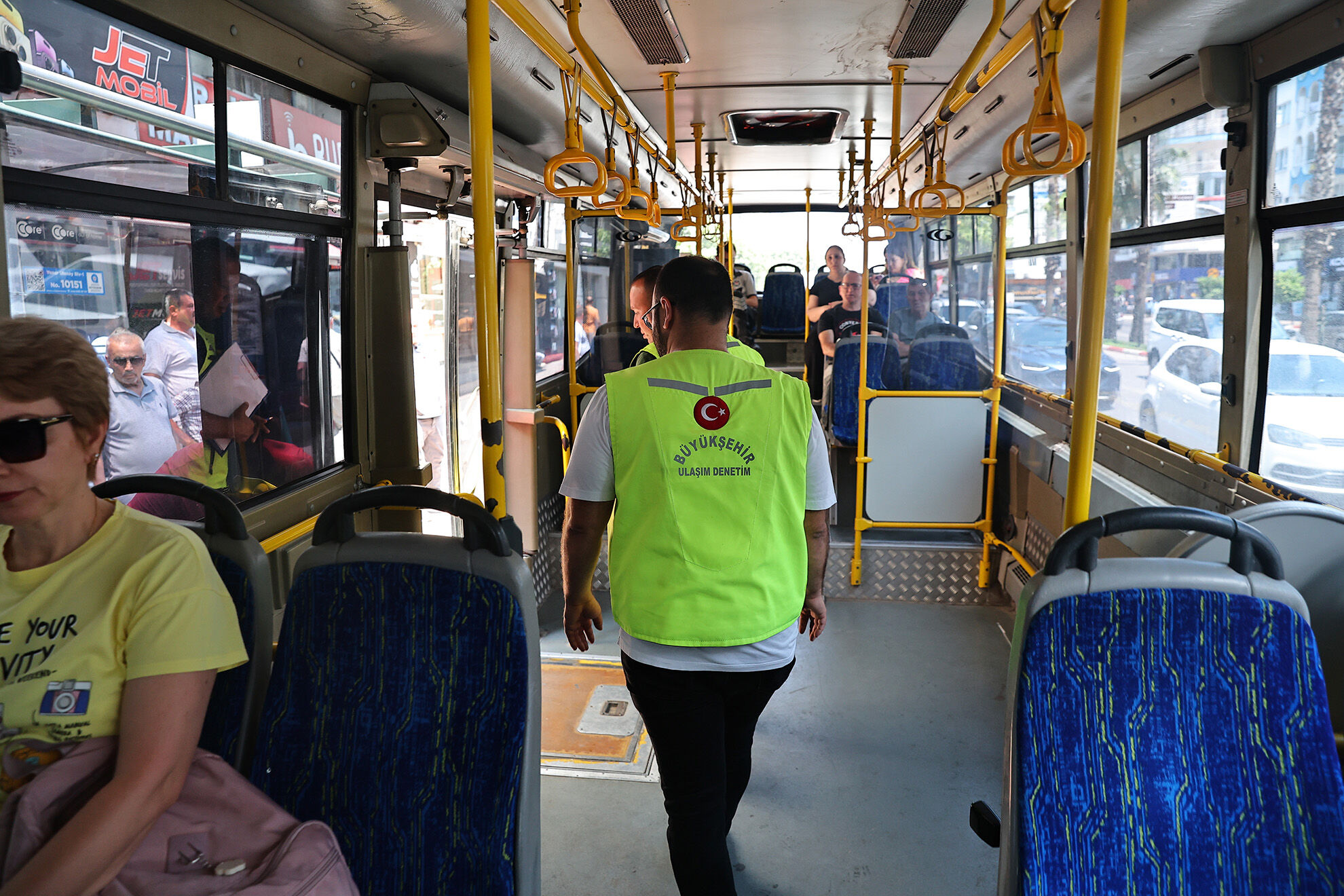 Ekiplerotobuslerikontrolediyor