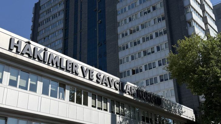 Eskibassavcisiyakupalikahvecimevcutgorevindenuzaklastirildi