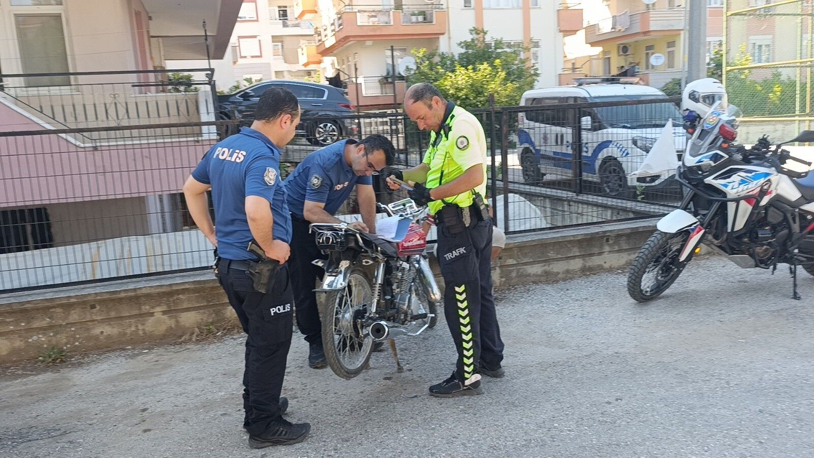 Polisigoruncepanikoldumotosikletibirakipkacti