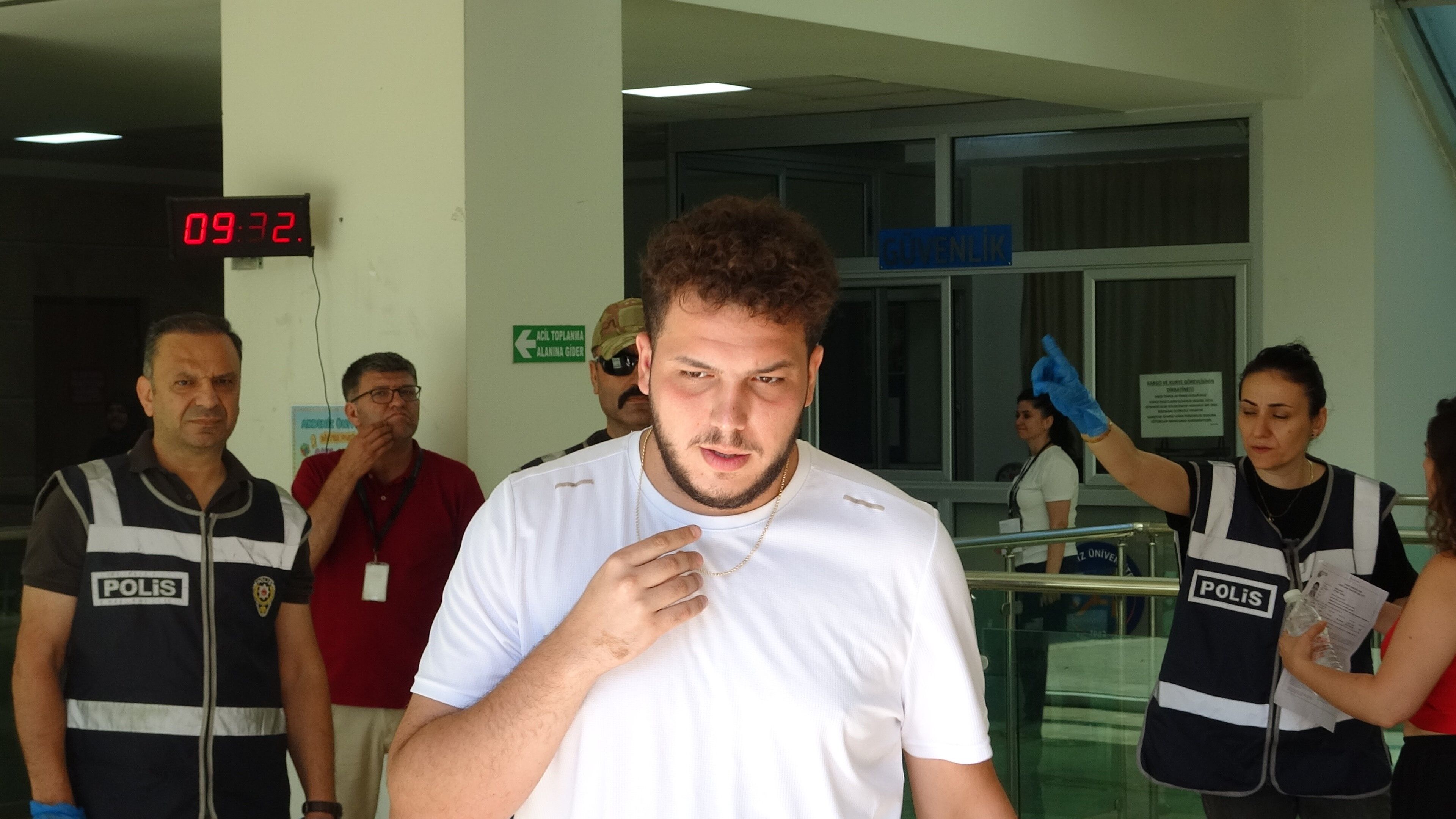 Saniyelerlesinavayetisemediherkapiyizorlayangencinhayaliseneyekaldi